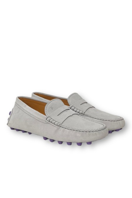 TOD\'S. Calzature di lusso italiane di alta qualità.