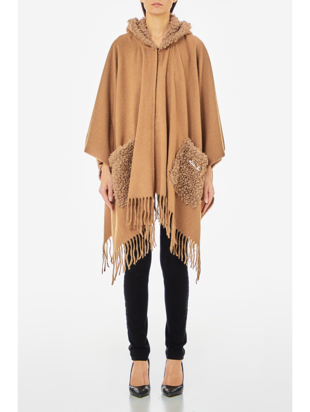 PONCHO FAKEFUR CAPPUCCIO...