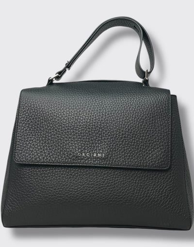 Sveva media soft in pelle con tracolla