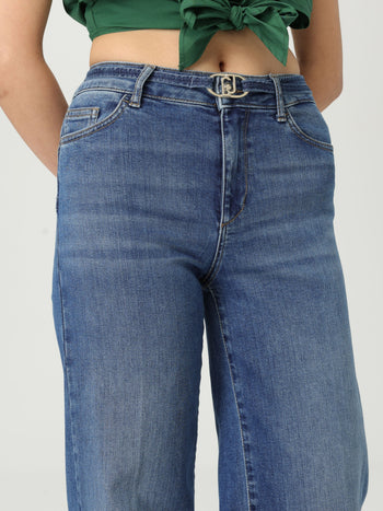 B. up. good flare h.w. - 3