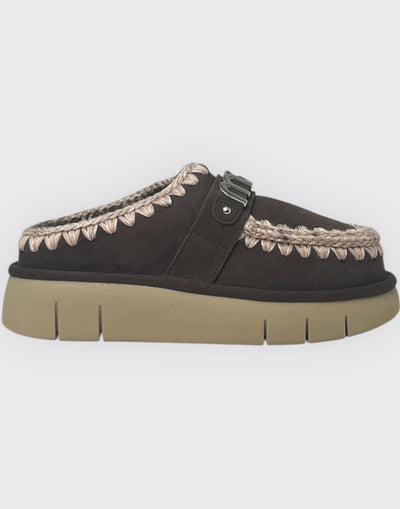 Bounce clog metal logo